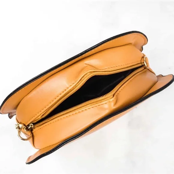 Quirky Crate NEW Hamburger Crossbody Bag - BOUTIQUE - Picture 3 of 4